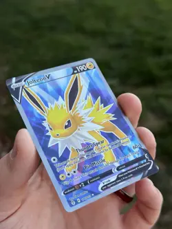 Pokemon TCG Jolteon v Full Art Card 177/203 Evolving Skies - Image 2