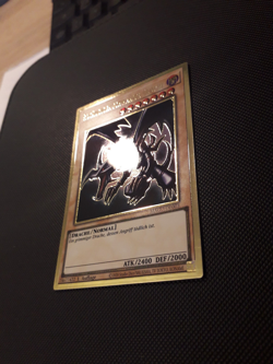 Yu-Gi-Oh! Rotaugiger schwarzer Drache, MAGO-DE003, Gold Rare, 1. Auflage, NM-M - Image 3