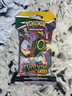 Pokemon TCG - Evolving Skies Sleeved Booster Pack Sword & Shield - Image 2