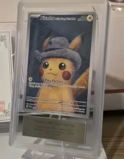 [ARS 9] Pikachu With Grey Felt Hat Van Gogh Museum Pokemon Card SVP EN 085 PROMO - Image 1