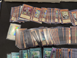 Yugioh 3000+ Collection LOT TONS OF HOLOS Vintage 1996 cards - Image 1