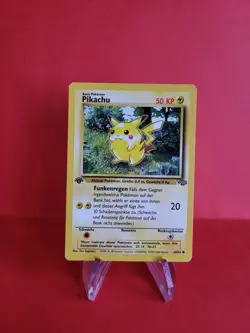 Pokemon Karten Sammlung - Starter Pikachu 60/64 1. Edition Jungle Exc-Near Mint - Image 1