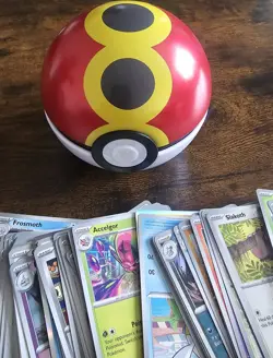 Pokemon Repeat Ball Tin with Bulk Cards Pokemon TCG - Image 2