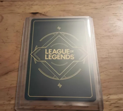 English - Soraka Wander 239/221 Overnumbered Card: Riftbound SpiritForged TCG - Image 2
