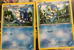 Frogadier (6/30) & Froakie (23/30) Common) XY Trainer Kit: Pikachu Libre & Suicu - Image 1