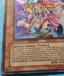 Yu-Gi-Oh TCG Toon Dark Magician Girl JUMP-EN010 Limited Edition MP Condition - Image 4