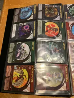 BAKUGAN BATTLE BRAWLERS BINDER W/32 TRADING CARDS! YEAR:2008! PLUS 9 BLANK PAGES - Image 4