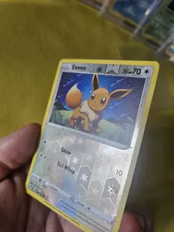 Pokemon Card Eevee 130/185 Reverse Holo Vivid Voltage Near Mint - Image 5