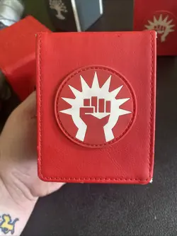 *USED* Magic: The Gathering - Guilds of Ravnica Alcove Flip/Deck Box (Boros) - Image 1