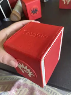 *USED* Magic: The Gathering - Guilds of Ravnica Alcove Flip/Deck Box (Boros) - Image 3