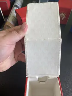 *USED* Magic: The Gathering - Guilds of Ravnica Alcove Flip/Deck Box (Boros) - Image 4