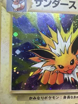 DAMAGED Jolteon 135 Holo Jungle Japanese AUTHENTIC Pokemon Card - Image 4