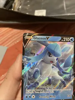 Pokemon TCG Glaceon v SWSH196 Black Star Promo Card Holo Sword & Shield - Image 2