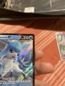 Pokemon TCG Glaceon v SWSH196 Black Star Promo Card Holo Sword & Shield - Image 3