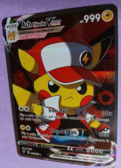 Pokemon - Ash Pikachu VCOS 007/055 - SWSH Vivid Voltage Cosplay - HOLO - NM - Image 2