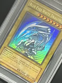 PSA 9 Blue-Eyes White Dragon SDK-001 Starter Deck: Kaiba Unlimited HOLO BLEED - Image 3