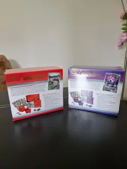 2× Pokemon Karmesin & Purpur Base Top Trainer Box Set ☆NEU&OVP☆ - Image 3