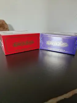 2× Pokemon Karmesin & Purpur Base Top Trainer Box Set ☆NEU&OVP☆ - Image 4