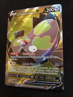 Pokemon Card Stunfisk Di Galar V Full Art 184/189ITA Fiamme Oscure - Image 3