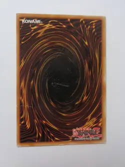 Dark Magician YGLD-ENA03 (Common, 1st Edition, Heavily Played / HP) Yugioh - Image 4