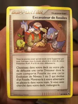Fossil Excavator FRENCH 82/100 – Majestic Dawn – NM – Non-Holo Pokemon TCG - Image 1
