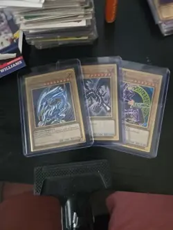 🔥 YUGIOH Blue-Eyes Red Eyes Dark Magician MAGO 1ST EDITION NM GOLD RARE - Image 1