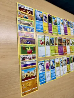 Evolving Skies Pokemon Card 50 Card Lot. No Doubles, No Energies - Image 2