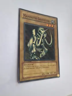Mammoth Graveyard LOB-009 The Legend of Blue Eyes White Dragon 1st Edition - Image 2
