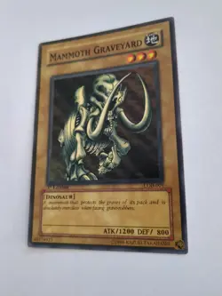 Mammoth Graveyard LOB-009 The Legend of Blue Eyes White Dragon 1st Edition - Image 3