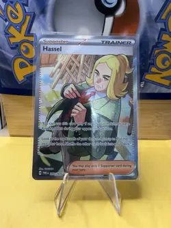 Pokemon TCG: Hassel #205/167 Sv06: Twilight Masquerade Holo Full Art Trainer - Image 1