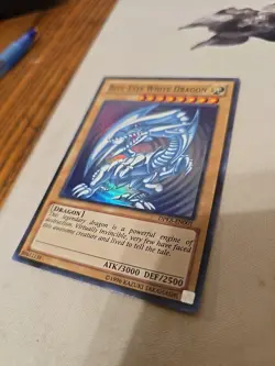 Yu-Gi-Oh! TCG Blue-Eyes White Dragon DPKB-EN001 Lightly Played - Image 1