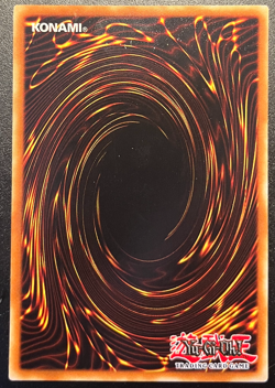 Yu-Gi-Oh! DDS-002 Dark Magician SECRET RARE - Image 2