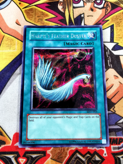 Harpie's Feather Duster sdd-003 (M/NM+) Secret Rare Yu-Gi-Oh! - Image 1