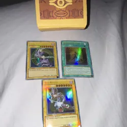 Konami Yu-Gi-Oh! TCG Dark Magician Holo 3 Card Lot w/ Box - Image 1