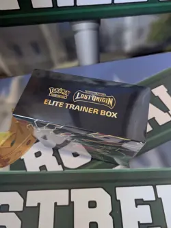 Pokemon TCG: Sword & Shield Lost Origin Elite Trainer Box Brand New Sealed 820650850714 - Image 3