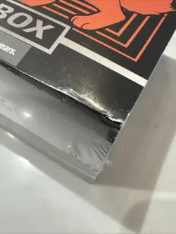 Pokemon Sword & Shield Evolving Skies Elite Trainer Box With Small Corner Dents - Image 2