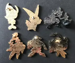 6 X Pokemon Pin Badge Metal Mythical Arceus Jirachi Celebi Victini Kleavor Tapu - Image 2