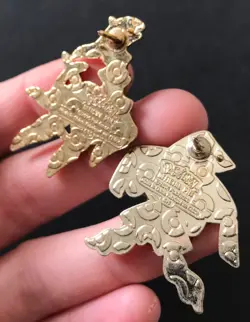 6 X Pokemon Pin Badge Metal Mythical Arceus Jirachi Celebi Victini Kleavor Tapu - Image 4