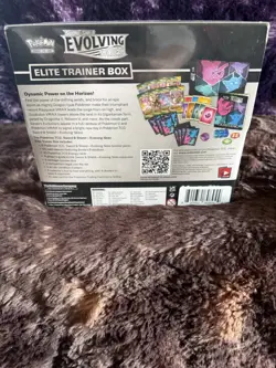 Pokemon TCG Evolving Skies Elite Trainer Box Sealed Small Tear In Plastic - Image 4