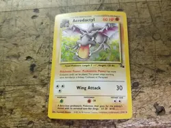 Pokemon- AERODACTYL 1/62 FOSSIL HOLOFOIL LP - Image 1