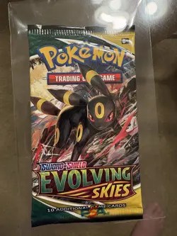 Pokemon Sword & Shield Evolving Skies Booster Pack 10 Cards Umbreon English - Image 1