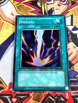 Raigeki lob-053 Unltd Ed (MP/HP) Super Rare Yu-Gi-Oh! - Image 1