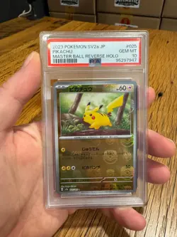 Pikachu Master Ball PSA 10 (025/165 Sv2a: Pokemon Card 151 Holo) - Japanese - Image 1
