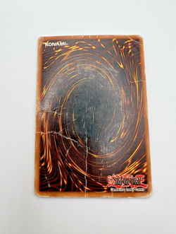 Vintage Yu-Gi-Oh! Blue-Eyes White Dragon (SDK-001 Unlimited Ultra Rare) DAMAGE - Image 2