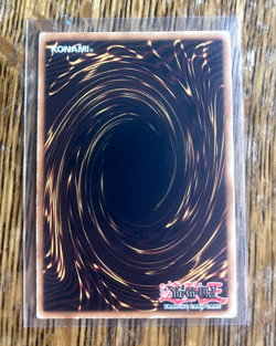 Yu-Gi-Oh! ULTRA RARE CARD BLUE-EYES WHITE DRAGON SDK-001 Moderate Play - Image 2