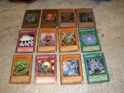 HUGE LOT OF 500+ YU-GI-OH TRADING CARDS IN TINS 1990'S - Image 2