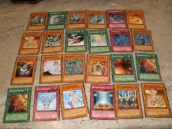 HUGE LOT OF 500+ YU-GI-OH TRADING CARDS IN TINS 1990'S - Image 4