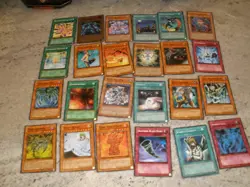 HUGE LOT OF 500+ YU-GI-OH TRADING CARDS IN TINS 1990'S - Image 5