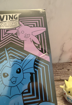 THE POKEMON TCG: SWSH07: Evolving Skies (SWSH07) ETB with slight tears - Image 3