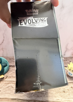 THE POKEMON TCG: SWSH07: Evolving Skies (SWSH07) ETB with slight tears - Image 5